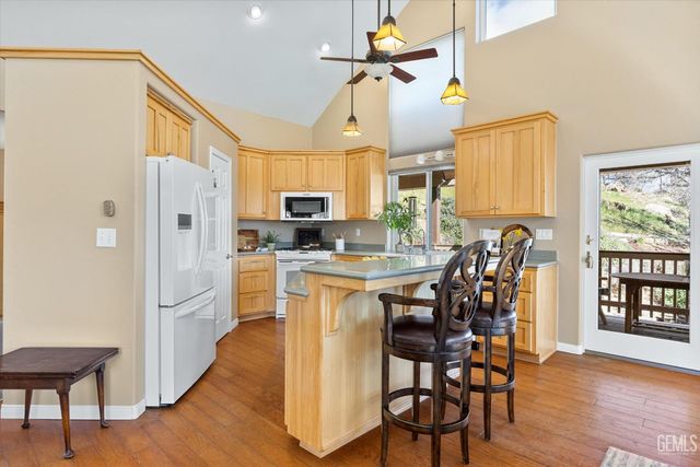 21805 Mountain Drive, Tehachapi, CA 93561