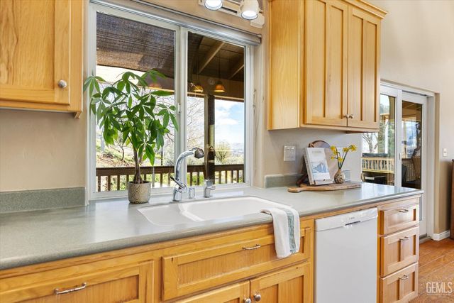 21805 Mountain Drive, Tehachapi, CA 93561