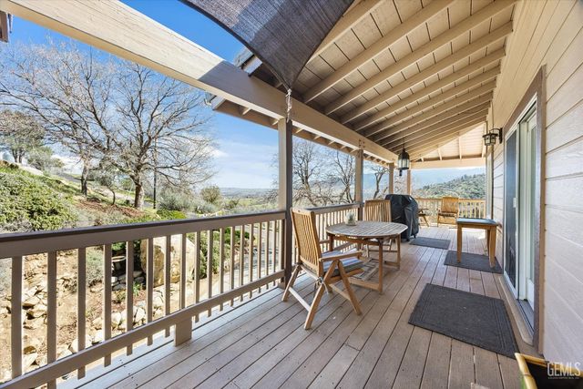 21805 Mountain Drive, Tehachapi, CA 93561