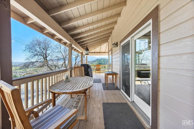 21805 Mountain Drive, Tehachapi, CA 93561