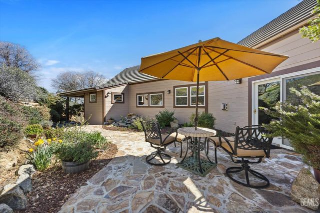 21805 Mountain Drive, Tehachapi, CA 93561