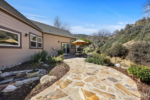 21805 Mountain Drive, Tehachapi, CA 93561