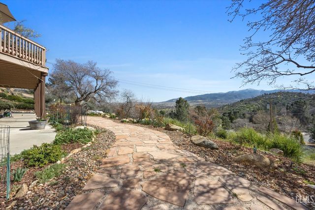 21805 Mountain Drive, Tehachapi, CA 93561
