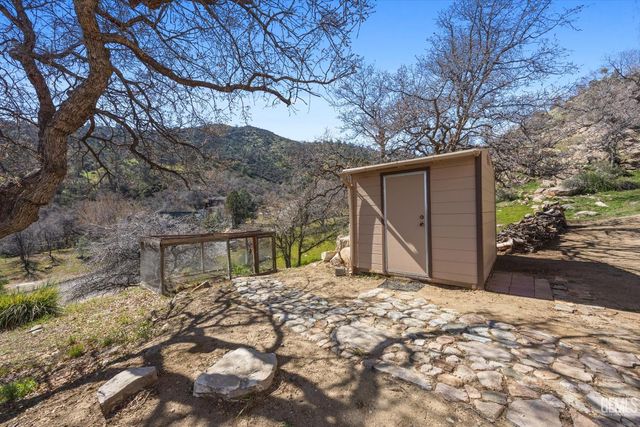 21805 Mountain Drive, Tehachapi, CA 93561