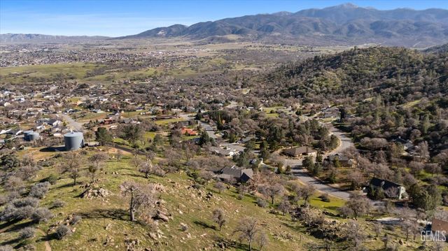 21805 Mountain Drive, Tehachapi, CA 93561
