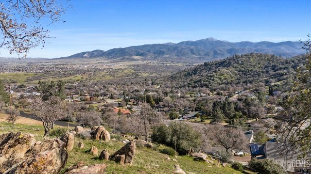 21805 Mountain Drive, Tehachapi, CA 93561