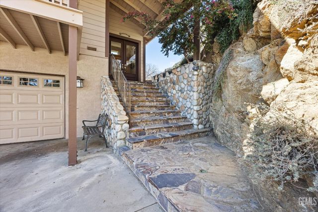 21805 Mountain Drive, Tehachapi, CA 93561