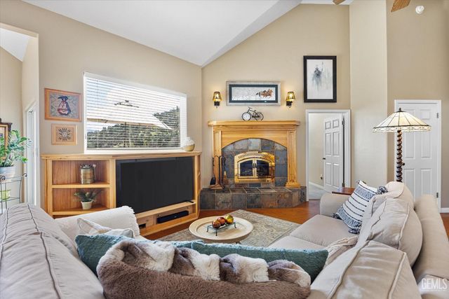 21805 Mountain Drive, Tehachapi, CA 93561