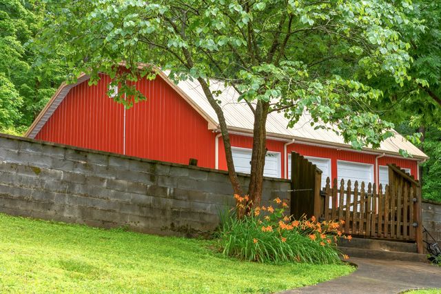 554 Hickman Shores Rd, Dover, TN 37058