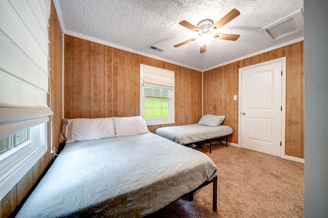 554 Hickman Shores Rd, Dover, TN 37058