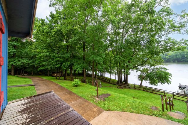 554 Hickman Shores Rd, Dover, TN 37058