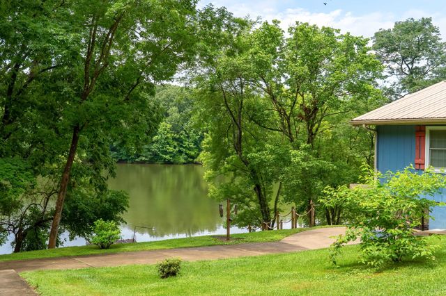 554 Hickman Shores Rd, Dover, TN 37058