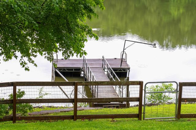 554 Hickman Shores Rd, Dover, TN 37058