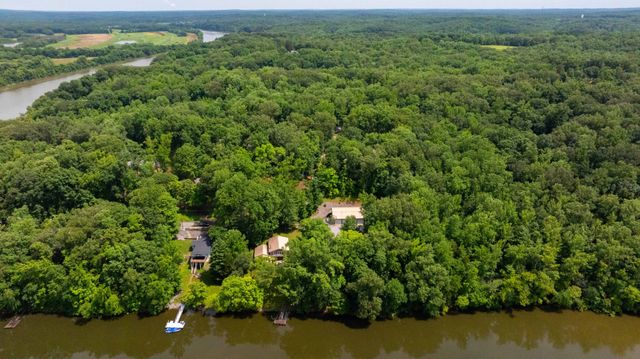 554 Hickman Shores Rd, Dover, TN 37058