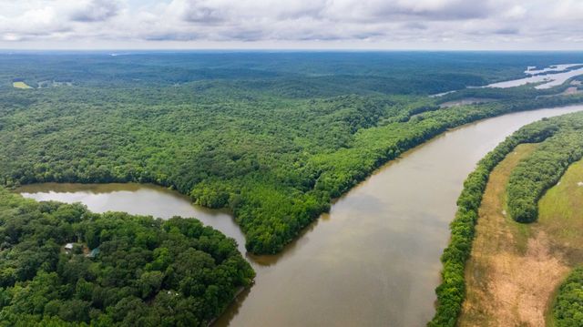 554 Hickman Shores Rd, Dover, TN 37058