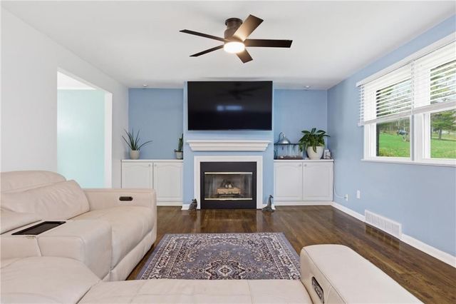 701 Havengate Dr, Bethel Park, PA 15102