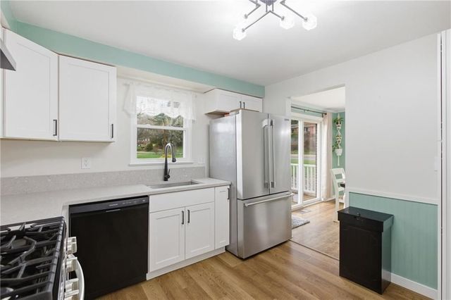 701 Havengate Dr, Bethel Park, PA 15102