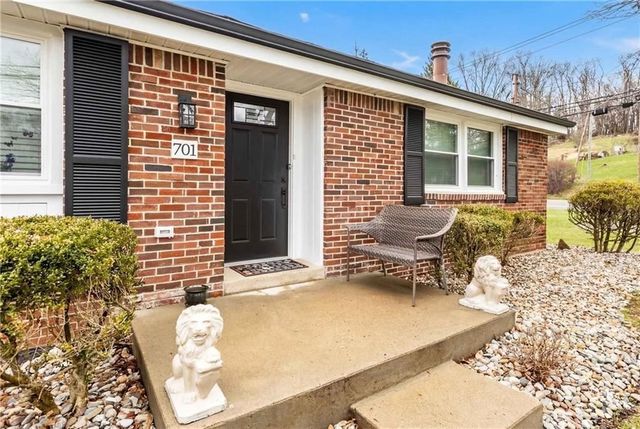 701 Havengate Dr, Bethel Park, PA 15102