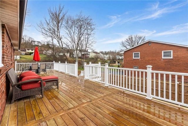 701 Havengate Dr, Bethel Park, PA 15102