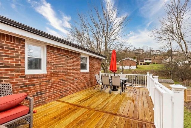 701 Havengate Dr, Bethel Park, PA 15102