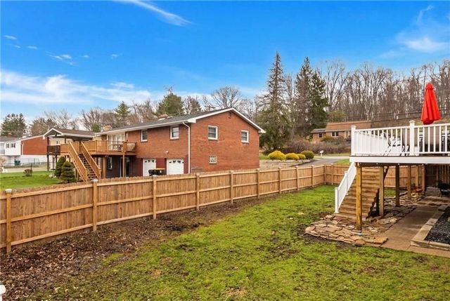 701 Havengate Dr, Bethel Park, PA 15102