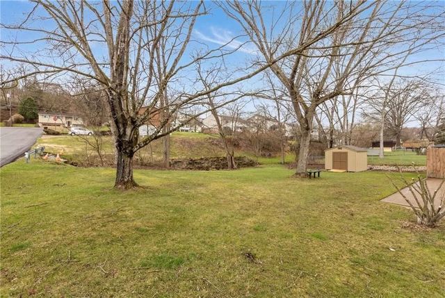 701 Havengate Dr, Bethel Park, PA 15102