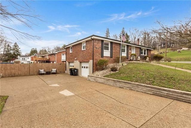 701 Havengate Dr, Bethel Park, PA 15102
