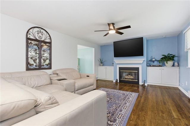 701 Havengate Dr, Bethel Park, PA 15102