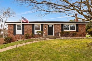701 Havengate Dr, Bethel Park, PA 15102