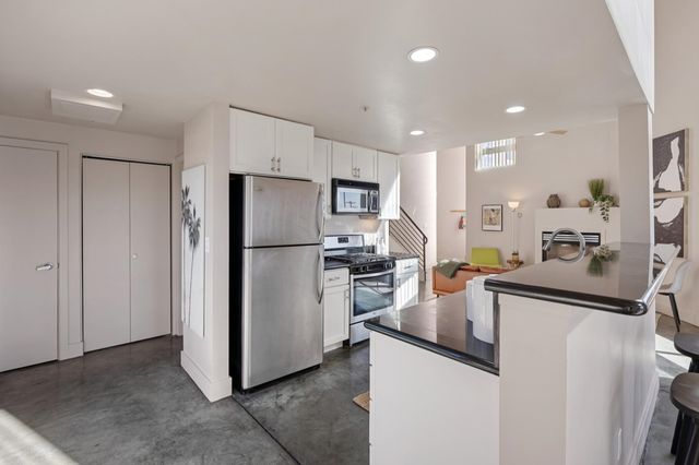 675 8Th St 10, Oakland, CA 94607