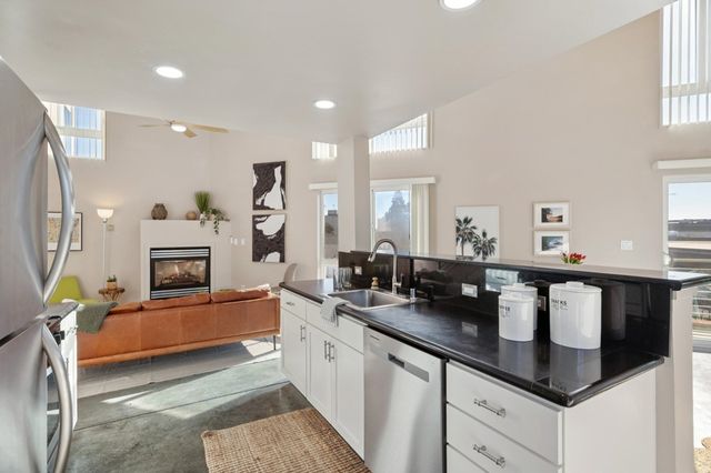 675 8Th St 10, Oakland, CA 94607