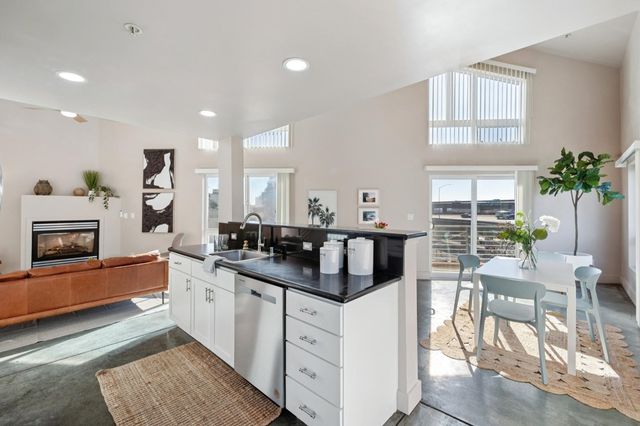 675 8Th St 10, Oakland, CA 94607