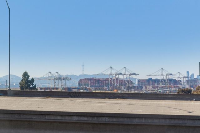 675 8Th St 10, Oakland, CA 94607