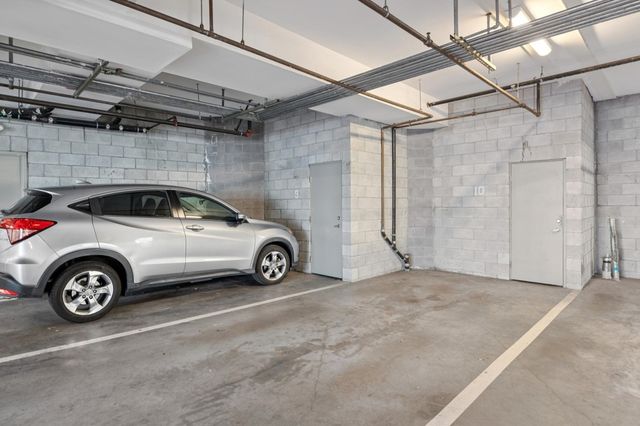 675 8Th St 10, Oakland, CA 94607