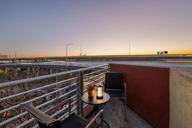 675 8Th St 10, Oakland, CA 94607