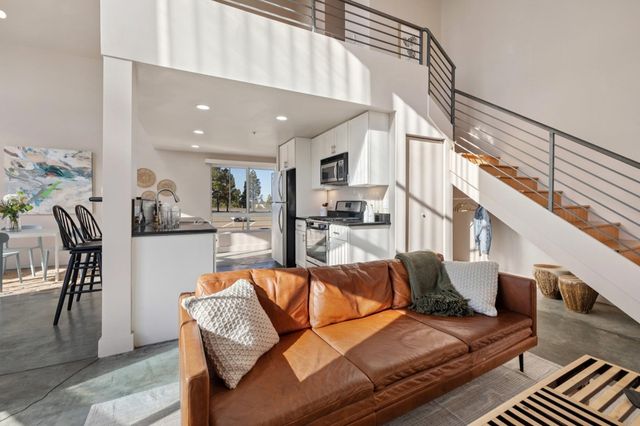 675 8Th St 10, Oakland, CA 94607