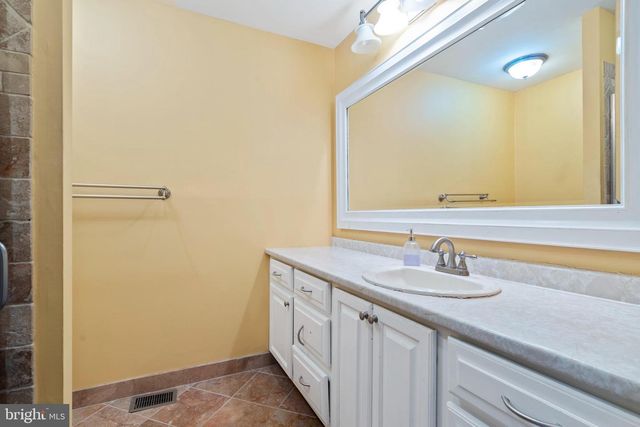 156 EATON DR, Wayne, PA 19087