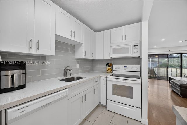 5767 Washington St F22, Hollywood, FL 33023