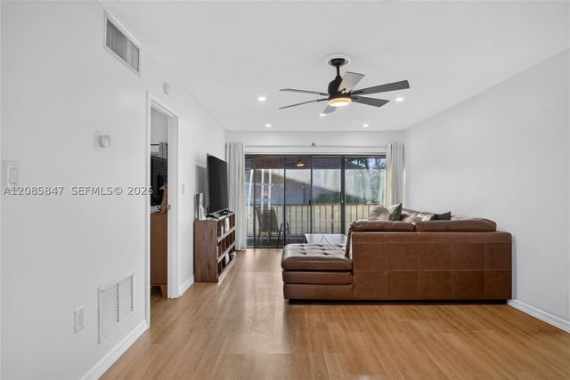 5767 Washington St F22, Hollywood, FL 33023