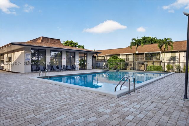5767 Washington St F22, Hollywood, FL 33023