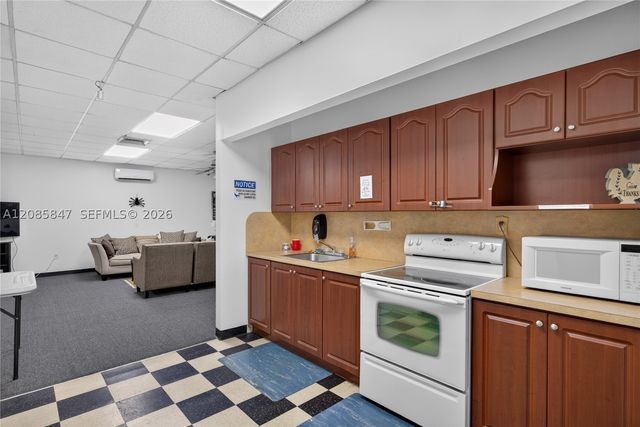 5767 Washington St F22, Hollywood, FL 33023