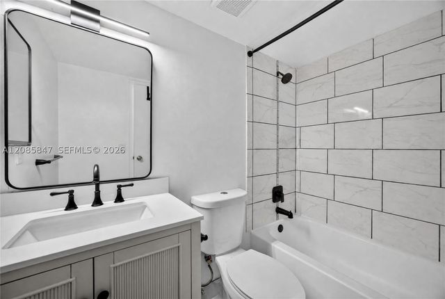 5767 Washington St F22, Hollywood, FL 33023