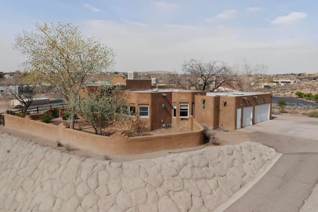 1201 Chihuahua Road NE, Rio Rancho, NM 87144