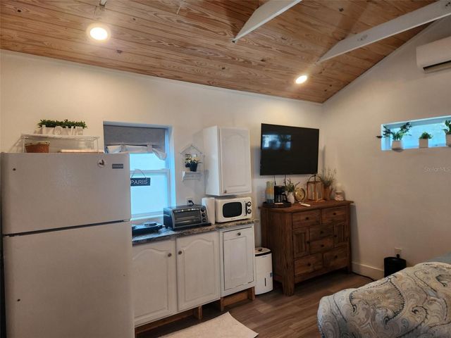 734 37TH AVENUE N, St Petersburg, FL 33704