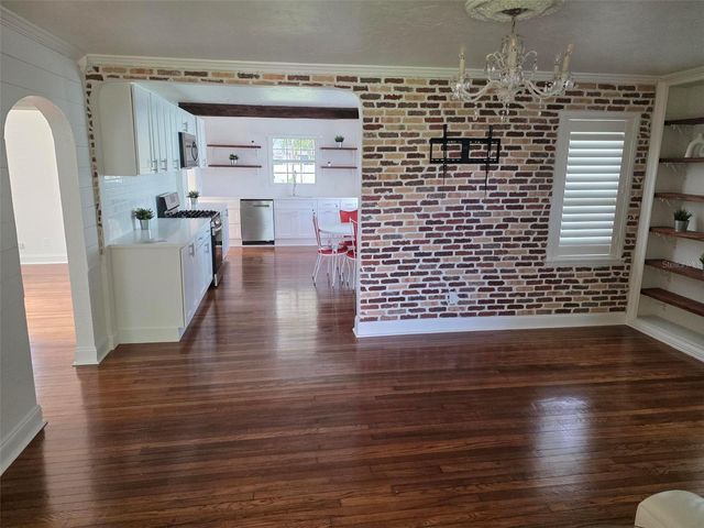 734 37TH AVENUE N, St Petersburg, FL 33704