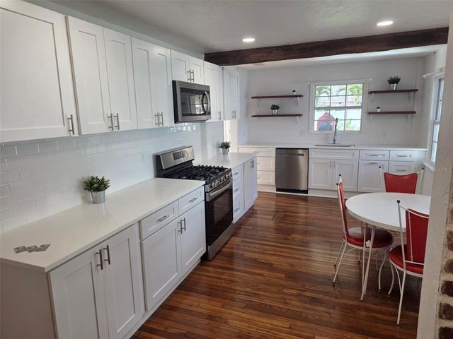 734 37TH AVENUE N, St Petersburg, FL 33704