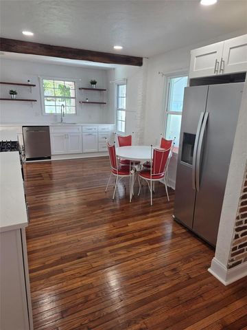 734 37TH AVENUE N, St Petersburg, FL 33704