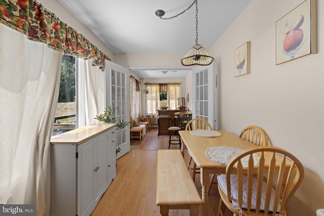 10 CEDAR AVE, Manahawkin, NJ 08050