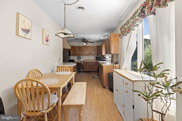 10 CEDAR AVE, Manahawkin, NJ 08050