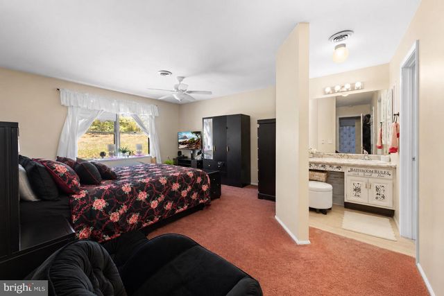 10 CEDAR AVE, Manahawkin, NJ 08050